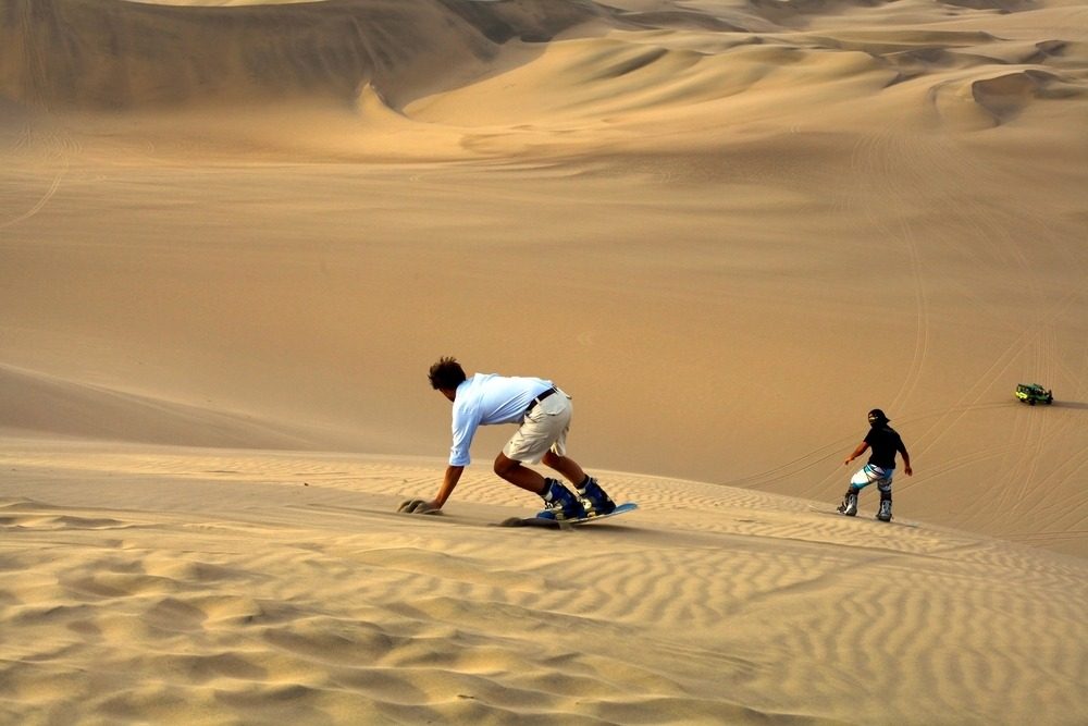 Sandsurfing Sandboarding