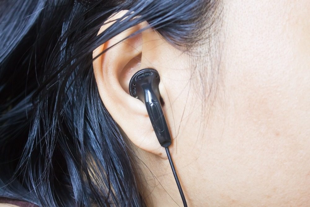 earphones banned while driving in France