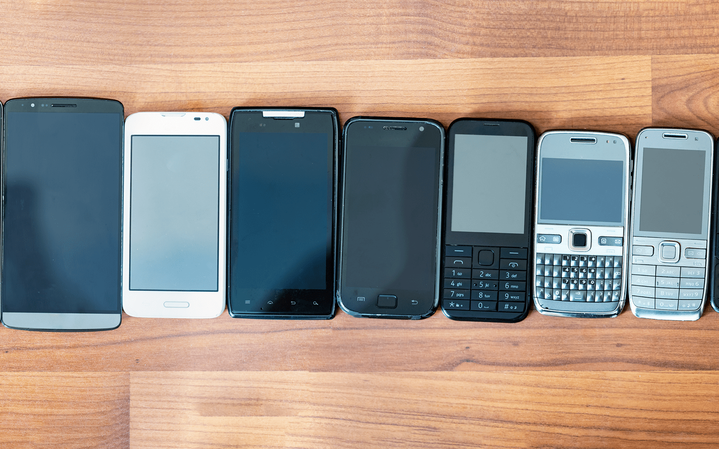 Series of smartphones, from the oldest generation to the newest